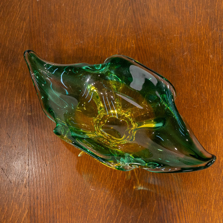グリーンとアンバーが混ざり合った色合いが美しい アートガラスボウル /25G