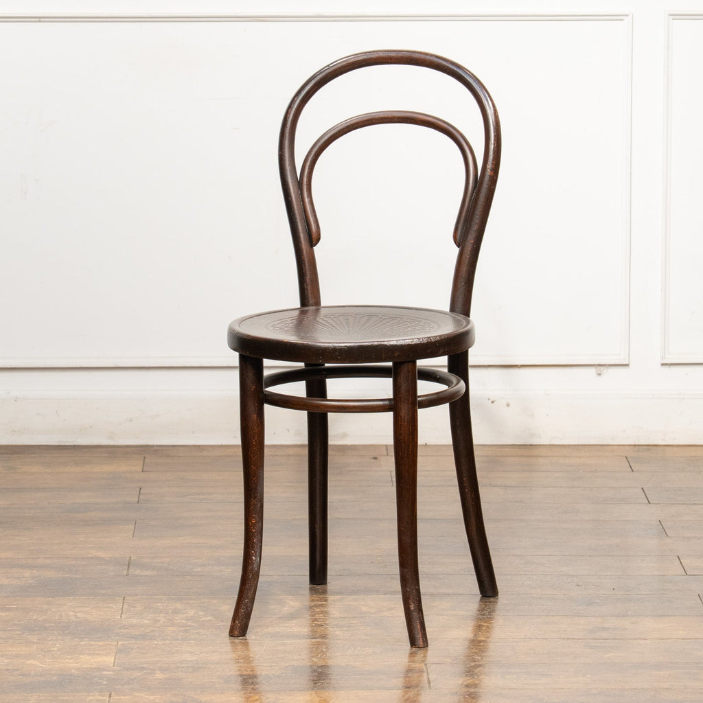 フランスアンティークThonetトーネット製ベントウッドチェア(95-258-2 THONET トーネット】背もたれの曲線や座面の彫りも美しい ダブルループ