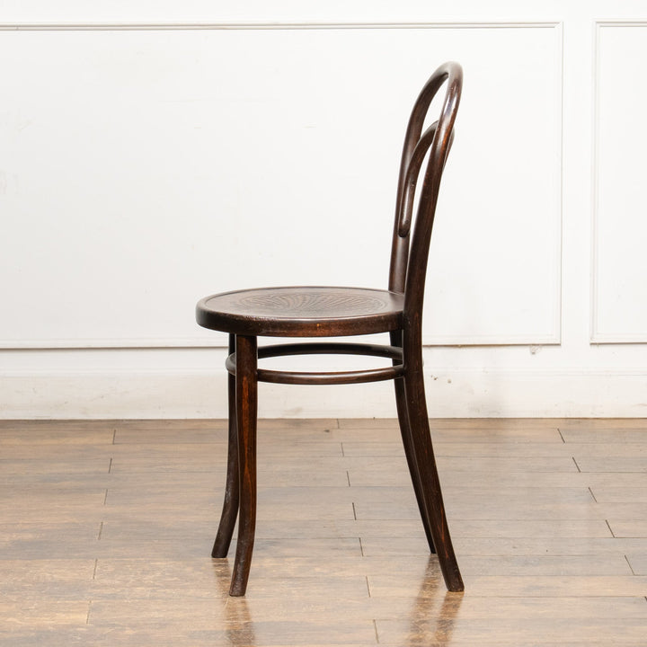 【THONET トーネット】背もたれの曲線や座面の彫りも美しい ダブルループバック ベントウッドチェア /25F-1