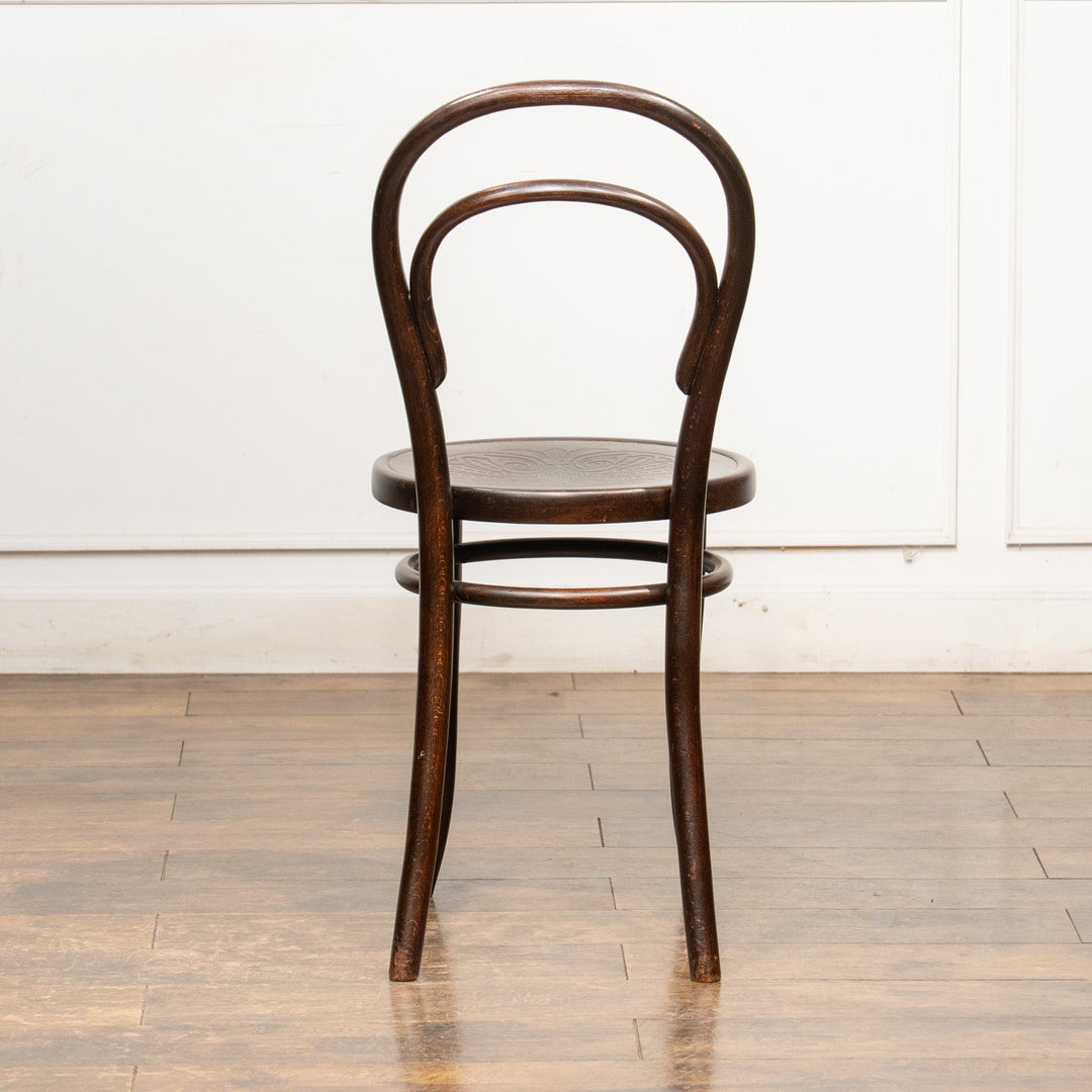 【THONET トーネット】背もたれの曲線や座面の彫りも美しい ダブルループバック ベントウッドチェア /25F-1