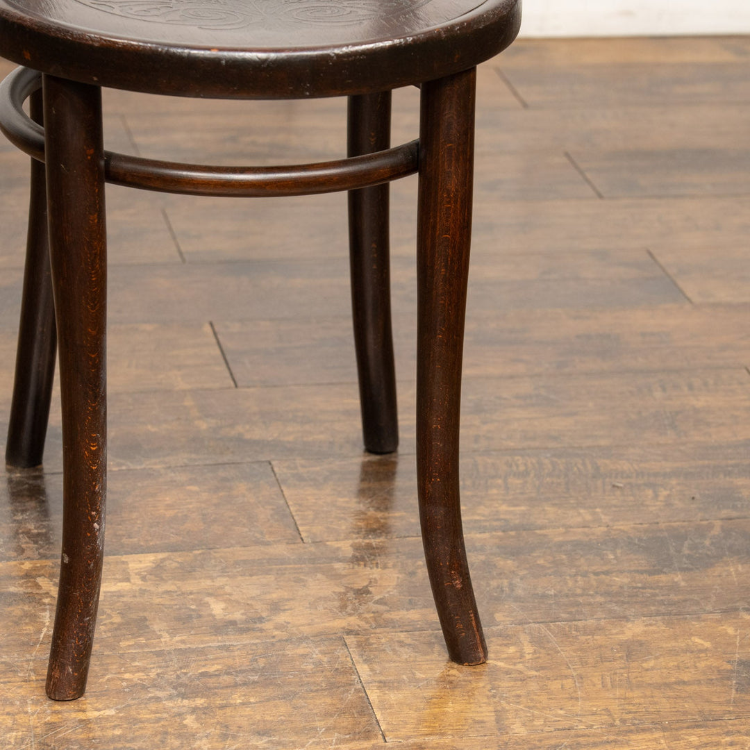 【THONET トーネット】背もたれの曲線や座面の彫りも美しい ダブルループバック ベントウッドチェア /25F-1