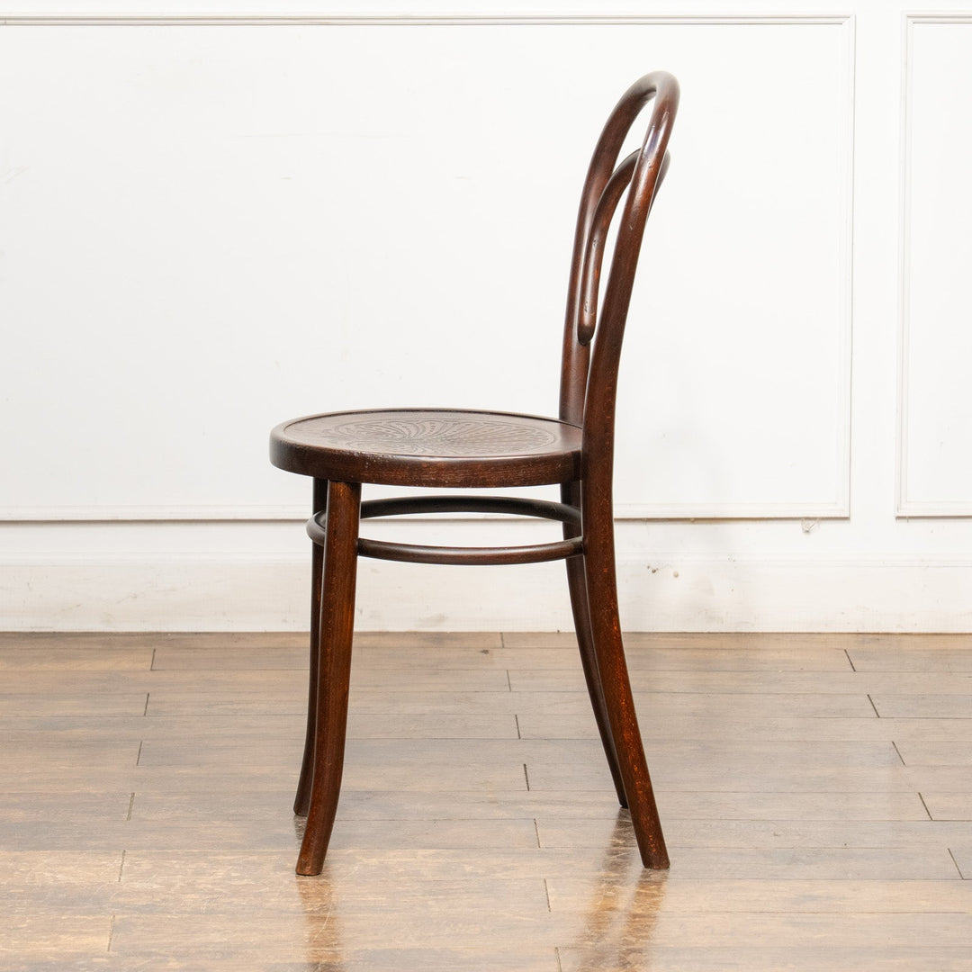 【THONET トーネット】背もたれの曲線や座面の彫りも美しい ダブルループバック ベントウッドチェア /25F-2