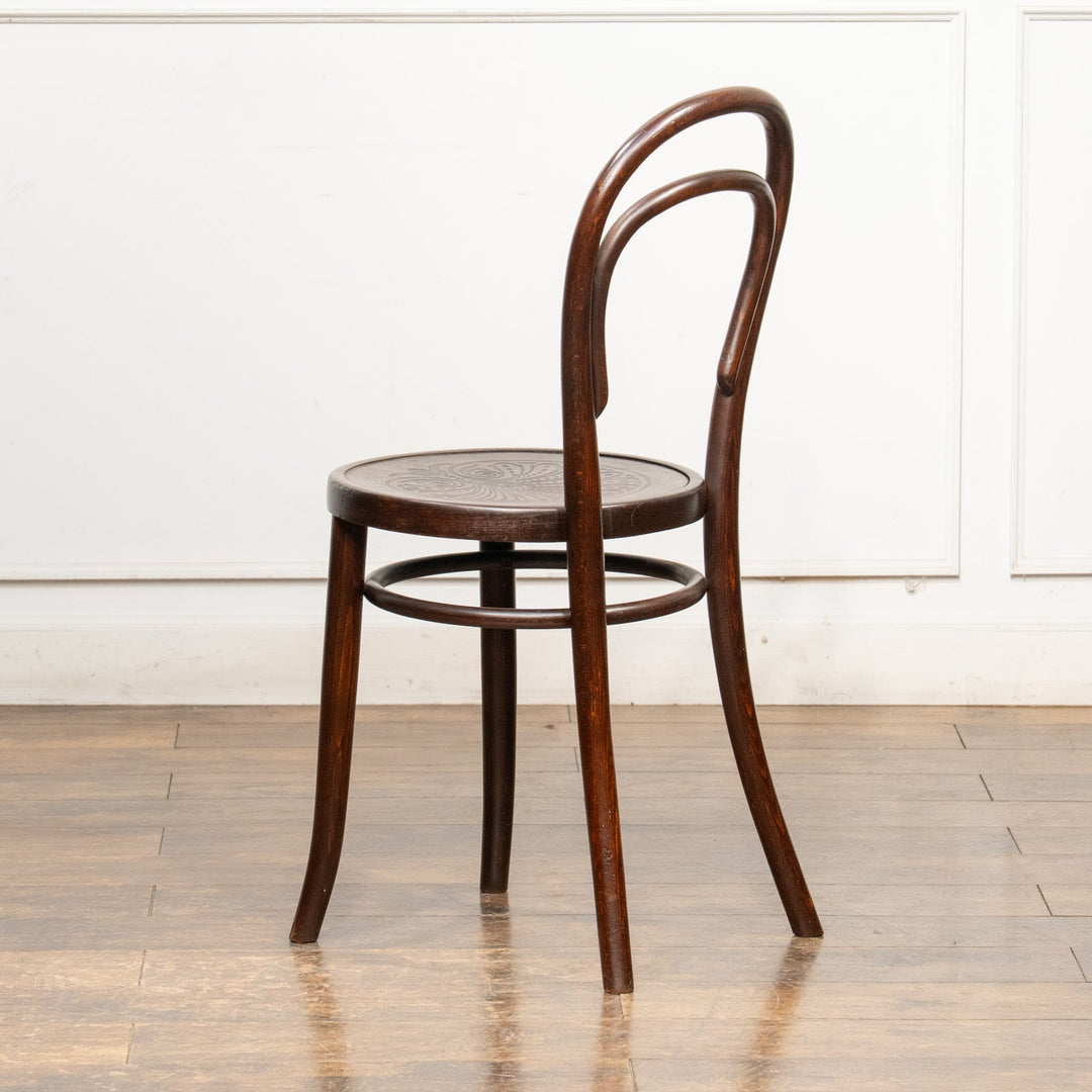 【THONET トーネット】背もたれの曲線や座面の彫りも美しい ダブルループバック ベントウッドチェア /25F-2
