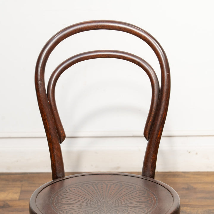 【THONET トーネット】背もたれの曲線や座面の彫りも美しい ダブルループバック ベントウッドチェア /25F-2