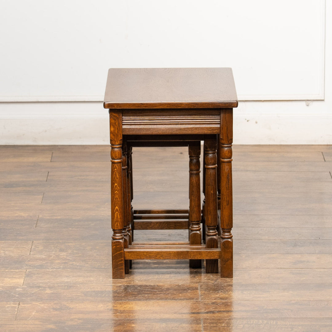 モダンでトラディショナルなデザイン 3段 ネストテーブル /25F