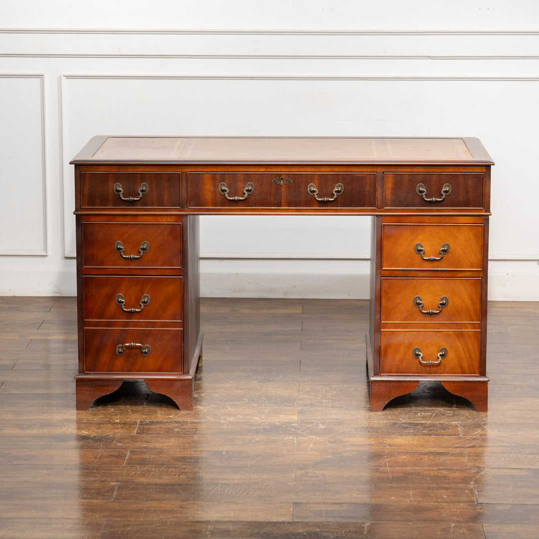 伝統的な美しく重厚感のあるデザイン レザートップ ペデスタルデスク /25F