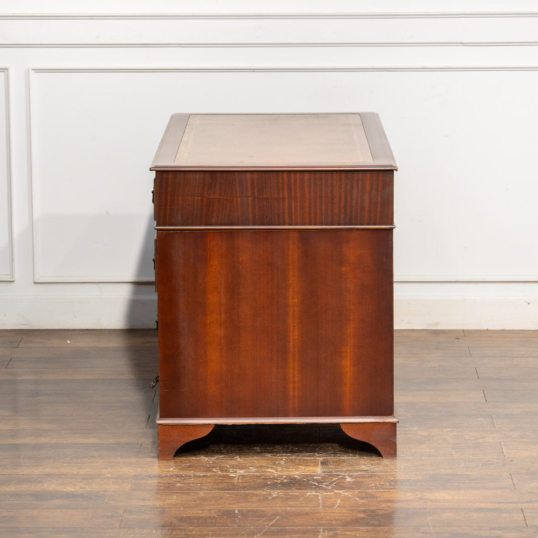 伝統的な美しく重厚感のあるデザイン レザートップ ペデスタルデスク /25F