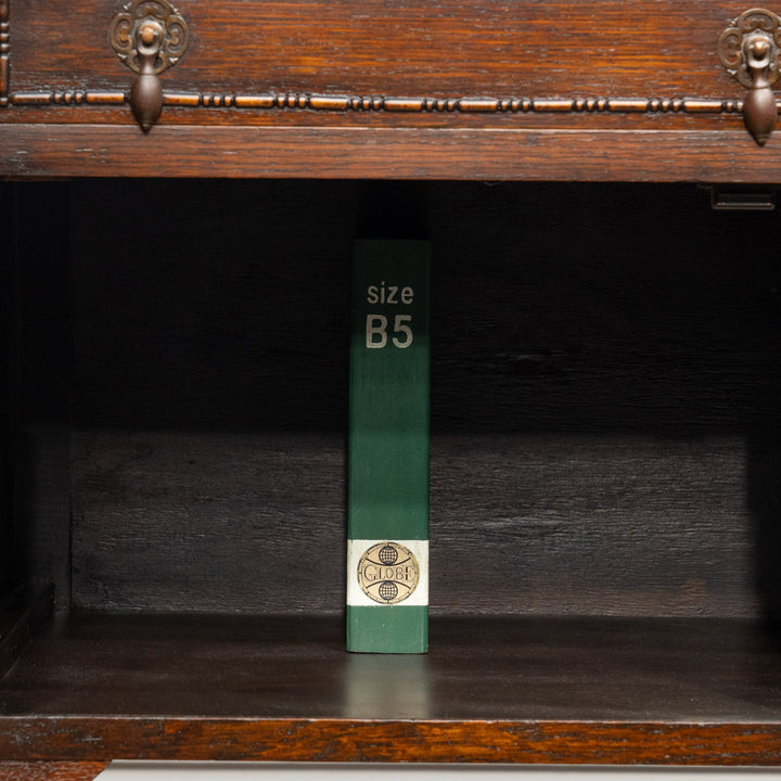 繊細かつ力強さを感じる装飾が目を惹く オーク サイドボード /25F