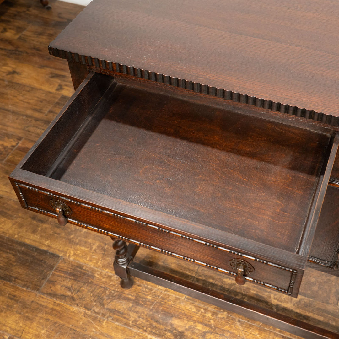 繊細かつ力強さを感じる装飾が目を惹く オーク サイドボード /25F