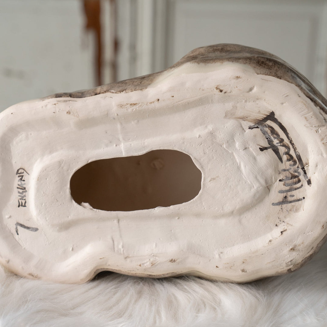 【Winstanley Cat ウィンスタンレイ キャット】香箱座りでリラックスした表情が愛おしい シルバータビー サバトラ猫 /25J