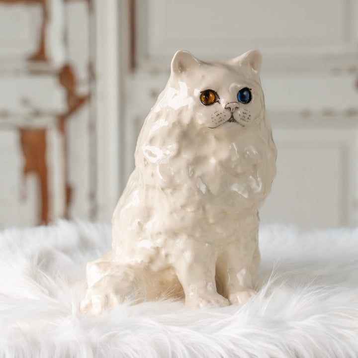 【Winstanley Cat ウィンスタンレイ キャット】思わず触りたくなるふわふわの毛並みが素敵 オッドアイ スノーウィー 長毛 白猫