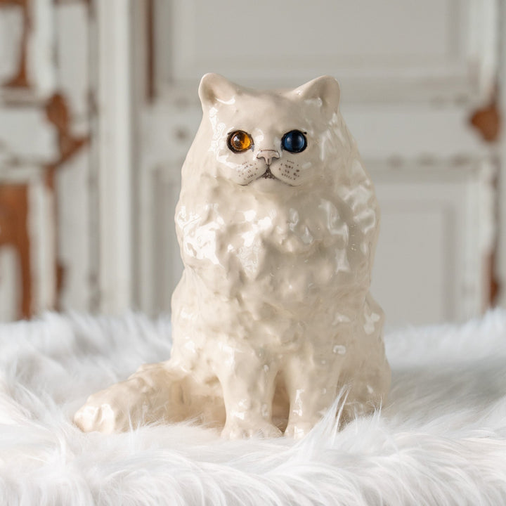 【Winstanley Cat ウィンスタンレイ キャット】思わず触りたくなるふわふわの毛並みが素敵 オッドアイ スノーウィー 長毛 白猫