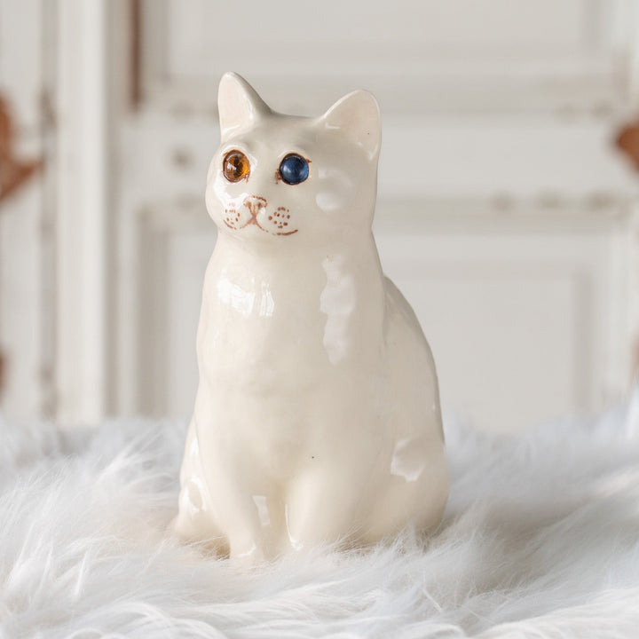 【Winstanley Cat ウィンスタンレイ キャット】モフモフした首回りが上品 オッドアイ スノーウィー 白猫 /25J