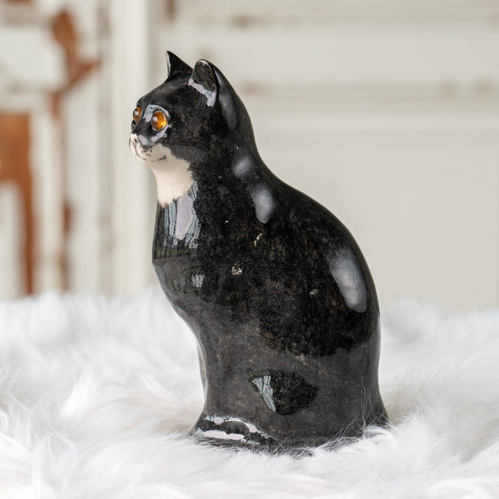 【Winstanley Cat ウィンスタンレイ キャット】ちょこんと座った姿が可愛らしい タキシード 白黒猫 /25J