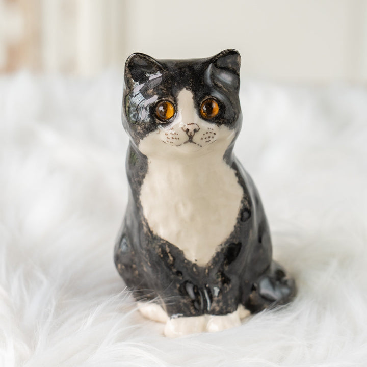 【Winstanley Cat ウィンスタンレイ キャット】ぽってりしたフォルムが魅力的 タキシード 白黒猫 /25J