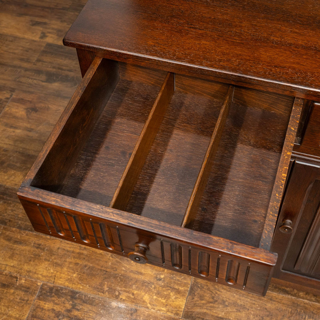 丸みを帯びたデザインはトラディショナルな印象 オーク オープンカップボード /25I