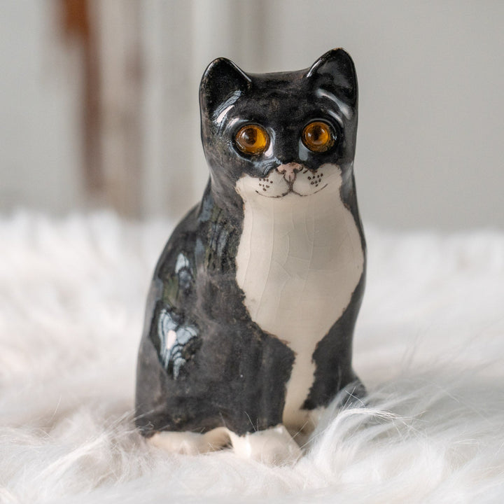 【Winstanley Cat ウィンスタンレイ キャット】愛嬌のある表情や柄が目を惹く タキシード 白黒猫 /25L-B