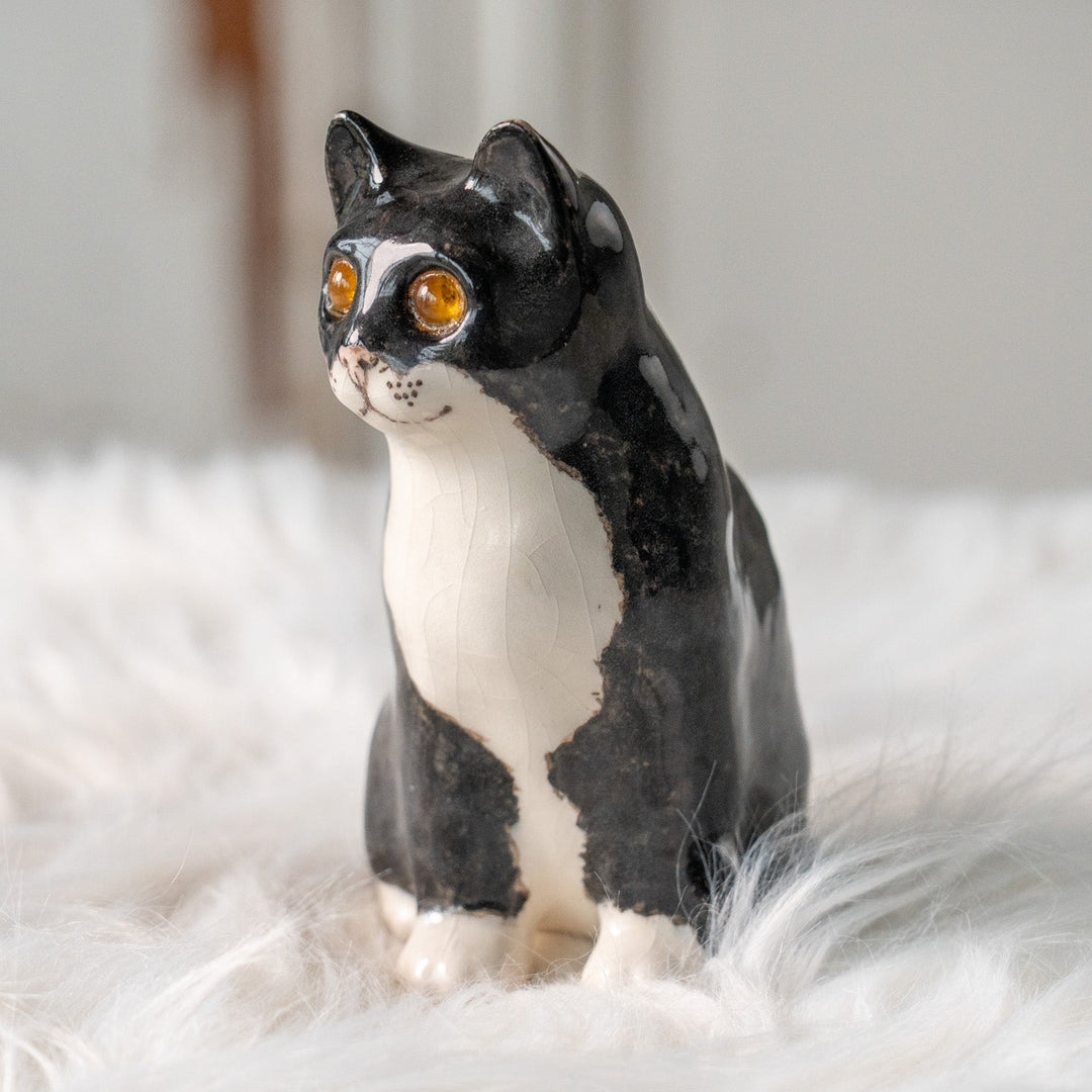 【Winstanley Cat ウィンスタンレイ キャット】愛嬌のある表情や柄が目を惹く タキシード 白黒猫 /25L-B