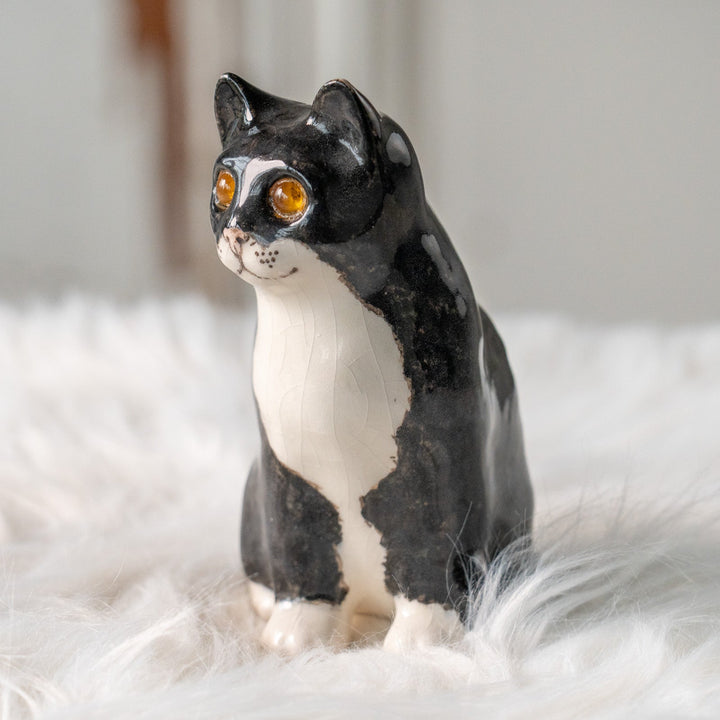 【Winstanley Cat ウィンスタンレイ キャット】愛嬌のある表情や柄が目を惹く タキシード 白黒猫 /25L-B