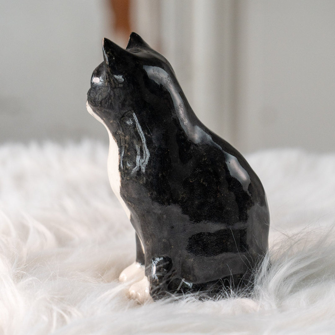 【Winstanley Cat ウィンスタンレイ キャット】愛嬌のある表情や柄が目を惹く タキシード 白黒猫 /25L-B