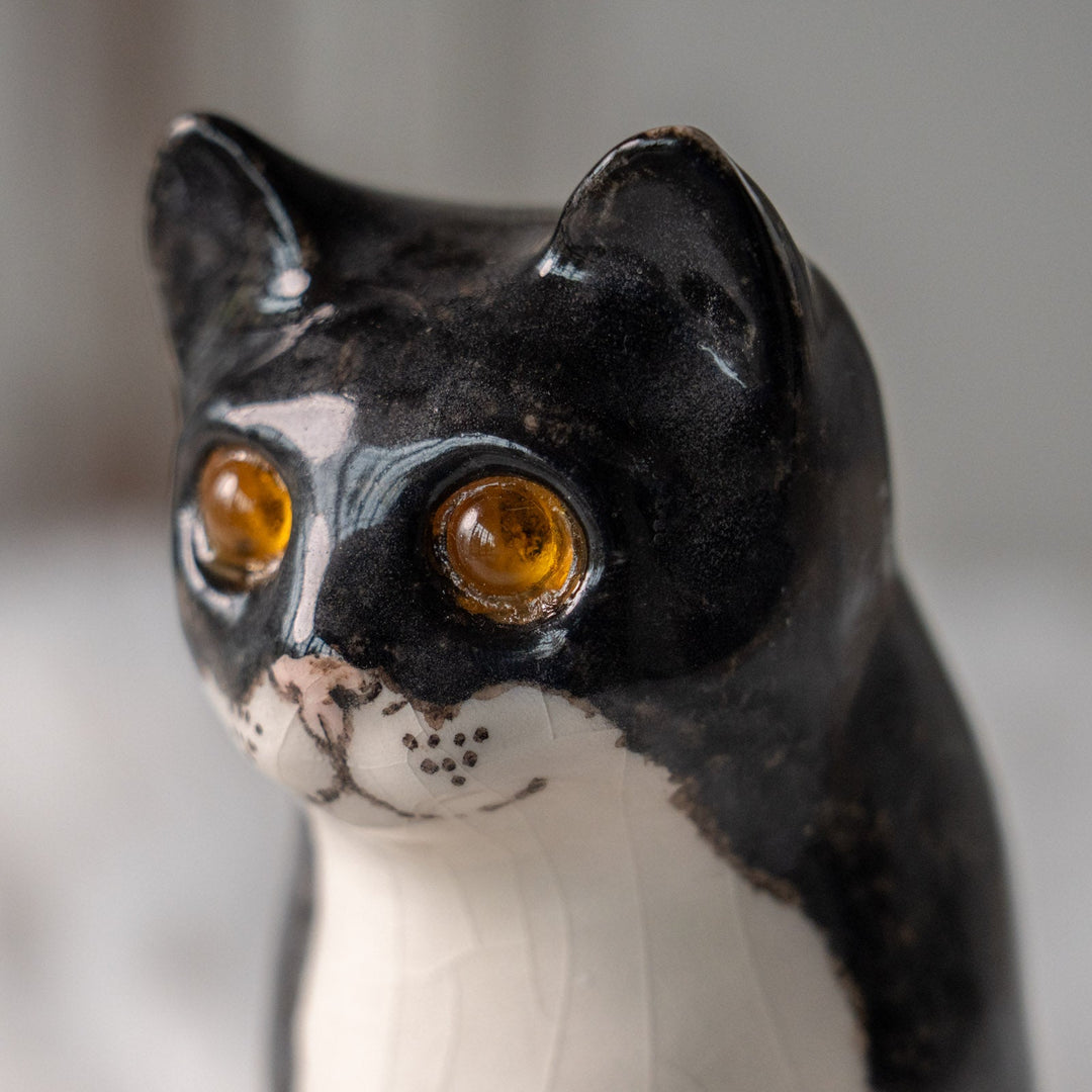 【Winstanley Cat ウィンスタンレイ キャット】愛嬌のある表情や柄が目を惹く タキシード 白黒猫 /25L-B