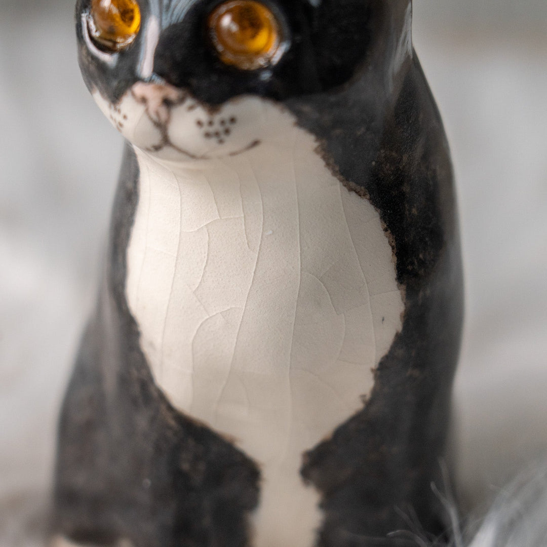 【Winstanley Cat ウィンスタンレイ キャット】愛嬌のある表情や柄が目を惹く タキシード 白黒猫 /25L-B