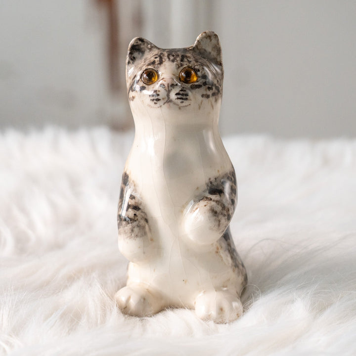 【Winstanley Cat ウィンスタンレイ キャット】器用にすっくと立ったフォルムが愛おしい シルバータビー サバトラ猫 /25L