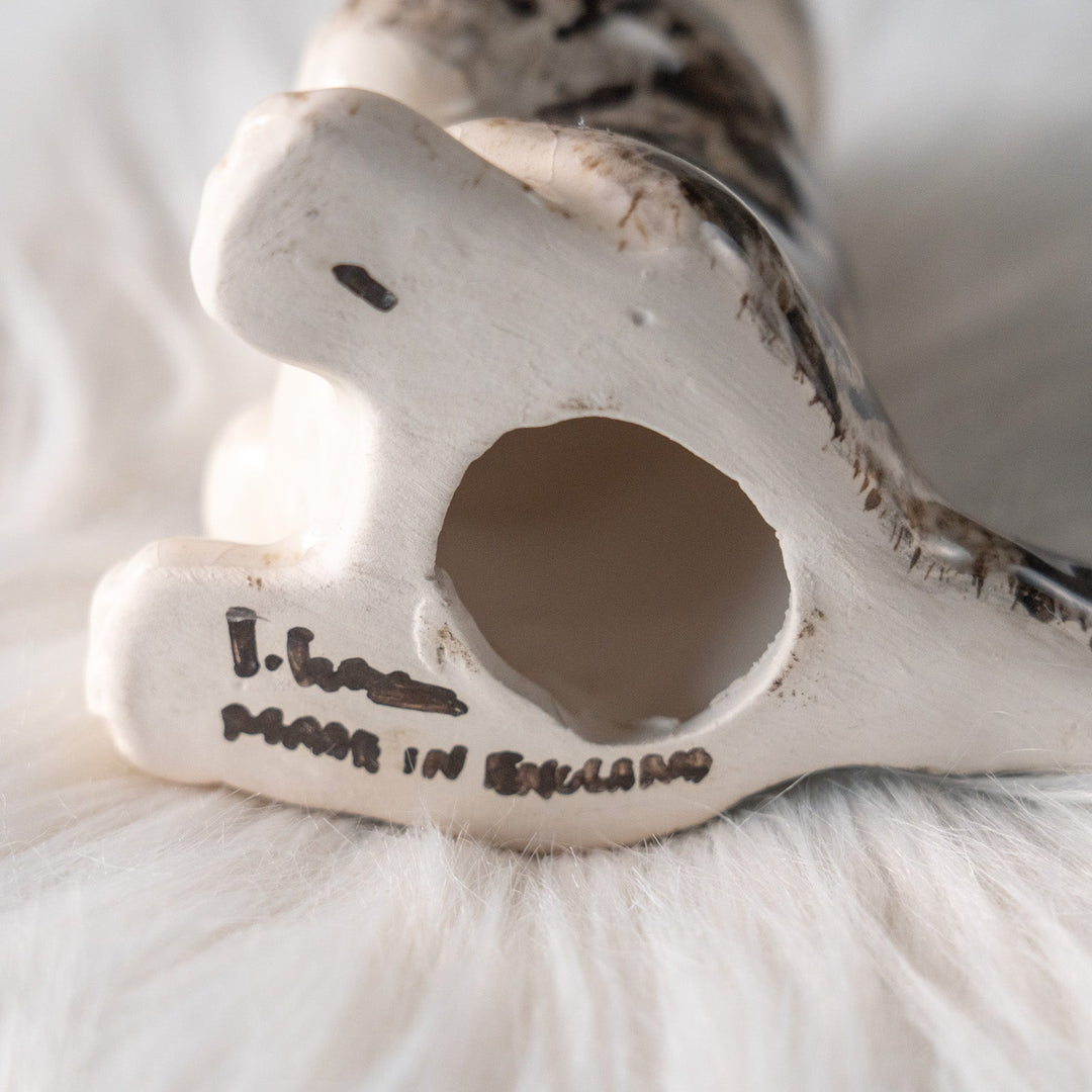 【Winstanley Cat ウィンスタンレイ キャット】器用にすっくと立ったフォルムが愛おしい シルバータビー サバトラ猫 /25L