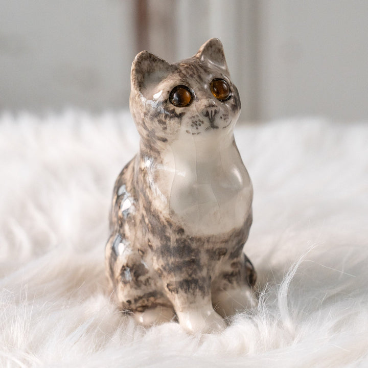 【Winstanley Cat ウィンスタンレイ キャット】つぶらな瞳でじっと見つめる シルバータビー サバトラ猫 /25L-A