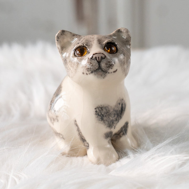 【Winstanley Cat ウィンスタンレイ キャット】丸々したフォルムがキュート ハートマーク バイカラー ブチ猫 /25L