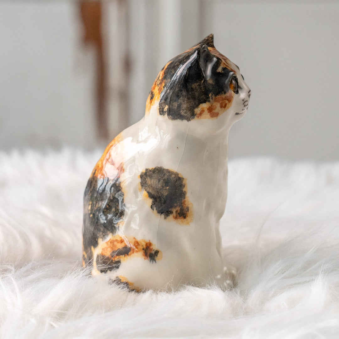 【Winstanley Cat ウィンスタンレイ キャット】胸元のモフっとした毛並みを表現 キャリコ 三毛猫 /25L