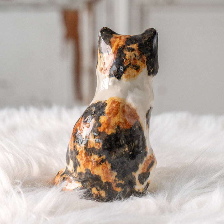 【Winstanley Cat ウィンスタンレイ キャット】胸元のモフっとした毛並みを表現 キャリコ 三毛猫 /25L