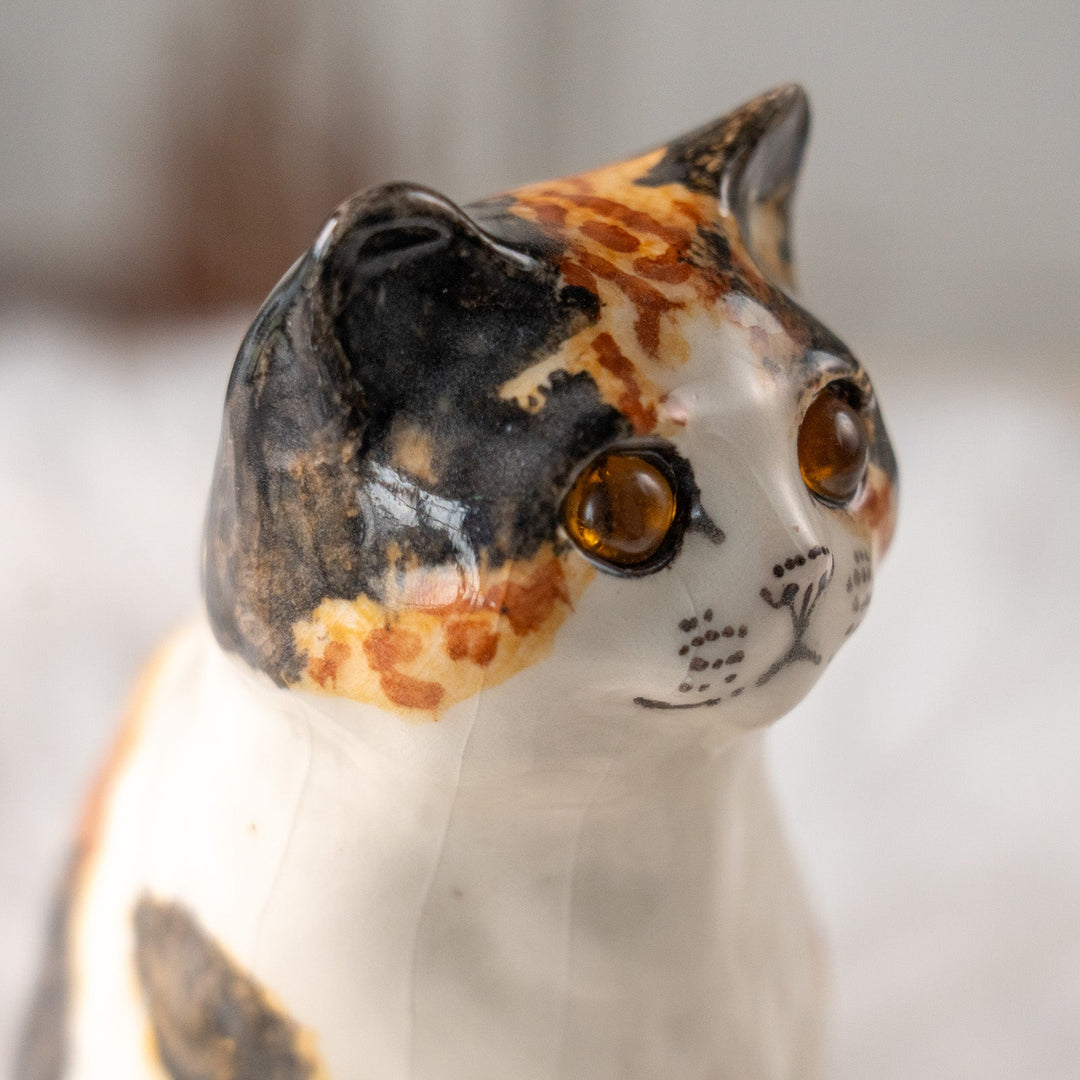 【Winstanley Cat ウィンスタンレイ キャット】胸元のモフっとした毛並みを表現 キャリコ 三毛猫 /25L