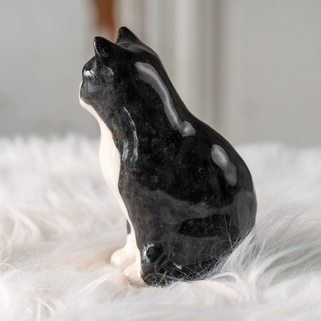 【Winstanley Cat ウィンスタンレイ キャット】愛嬌のある表情や柄が目を惹く タキシード 白黒猫 /25L-A