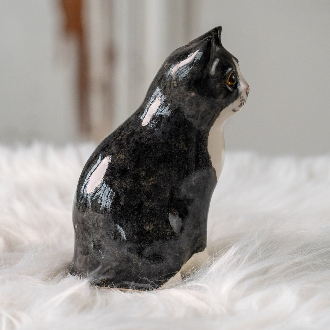 【Winstanley Cat ウィンスタンレイ キャット】愛嬌のある表情や柄が目を惹く タキシード 白黒猫 /25L-A