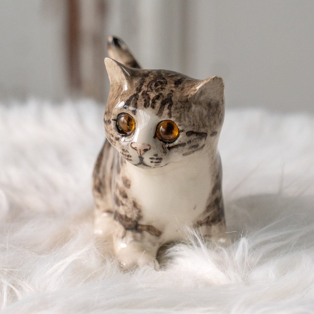 【Winstanley Cat ウィンスタンレイ キャット】ピンと伸びた尻尾が目を惹く シルバータビー サバトラ猫 /25L