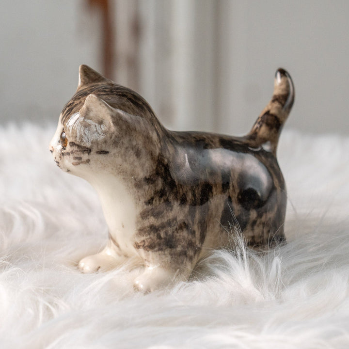 【Winstanley Cat ウィンスタンレイ キャット】ピンと伸びた尻尾が目を惹く シルバータビー サバトラ猫 /25L