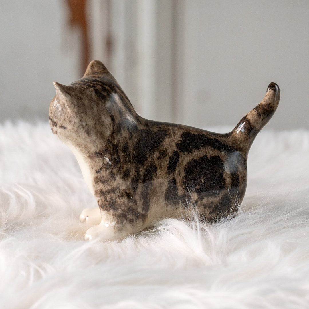 【Winstanley Cat ウィンスタンレイ キャット】ピンと伸びた尻尾が目を惹く シルバータビー サバトラ猫 /25L