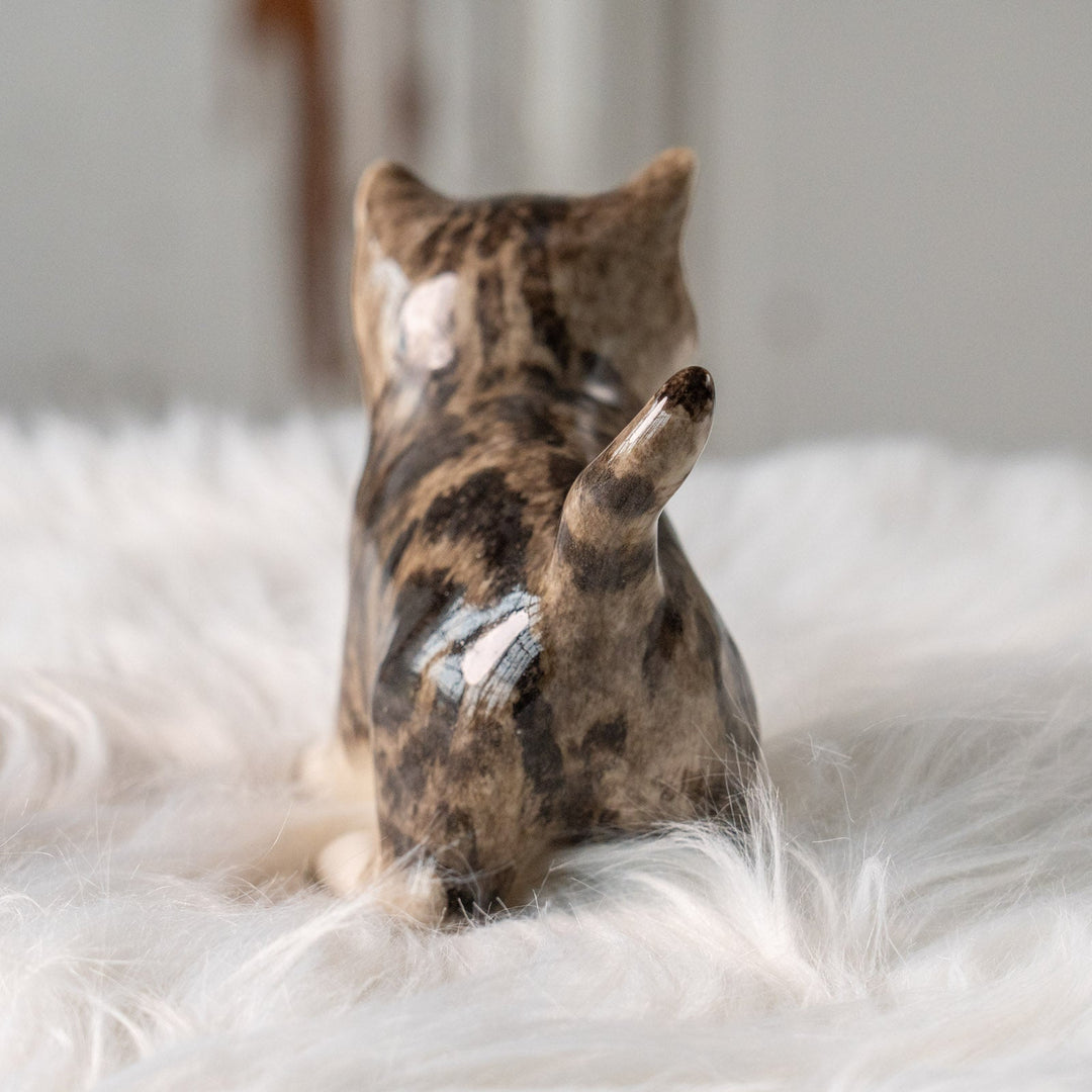 【Winstanley Cat ウィンスタンレイ キャット】ピンと伸びた尻尾が目を惹く シルバータビー サバトラ猫 /25L