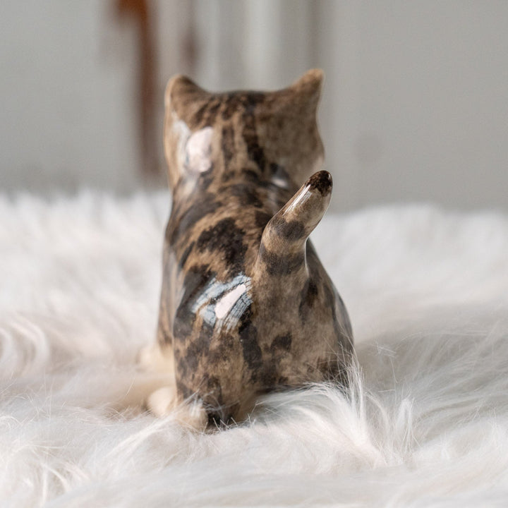 【Winstanley Cat ウィンスタンレイ キャット】ピンと伸びた尻尾が目を惹く シルバータビー サバトラ猫 /25L