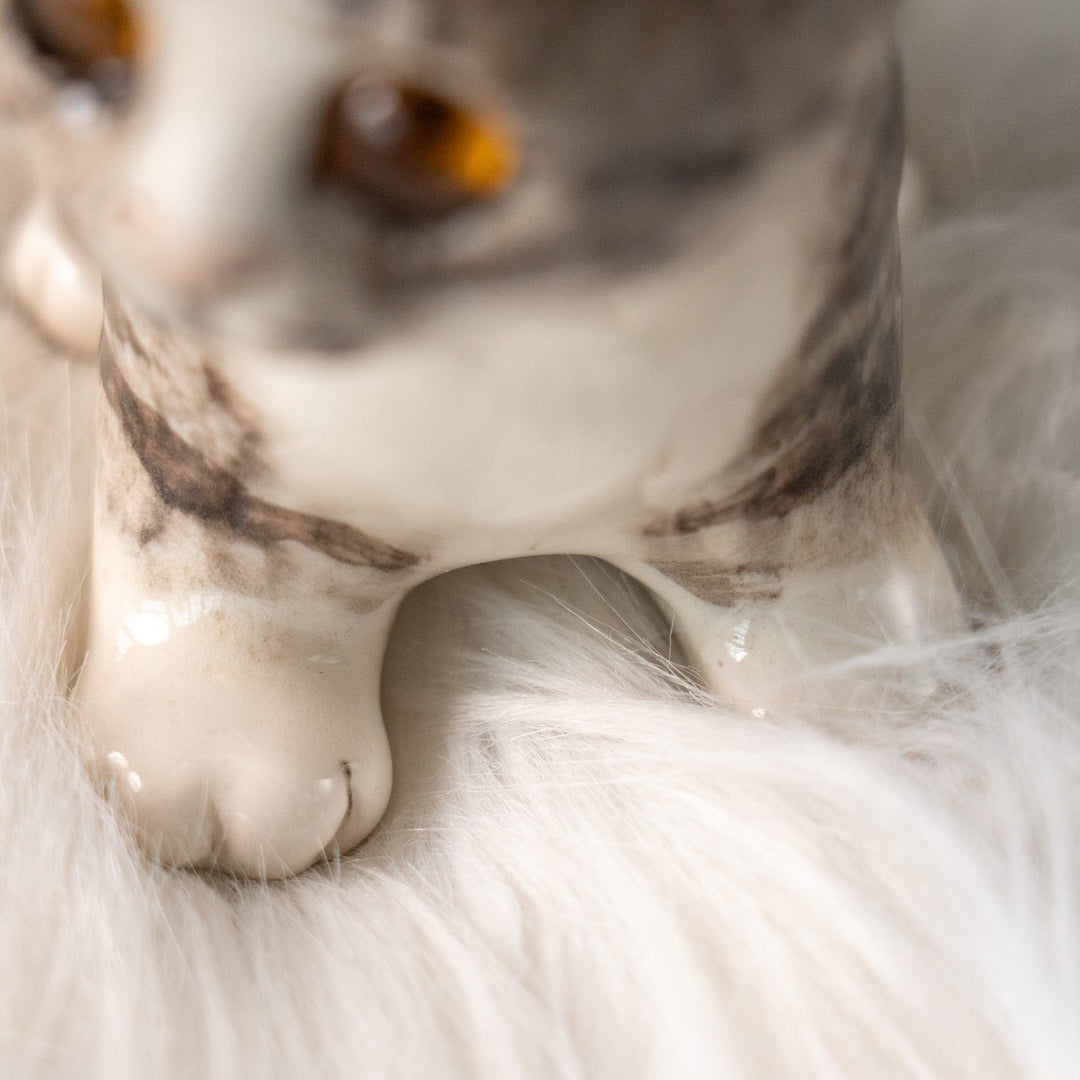 【Winstanley Cat ウィンスタンレイ キャット】ピンと伸びた尻尾が目を惹く シルバータビー サバトラ猫 /25L