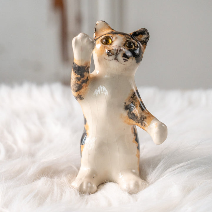 【Winstanley Cat ウィンスタンレイ キャット】獲物を捕まえようとしてるフォルムを表現 キャリコ 三毛猫 /25L