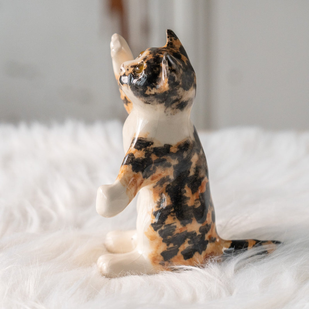 【Winstanley Cat ウィンスタンレイ キャット】獲物を捕まえようとしてるフォルムを表現 キャリコ 三毛猫 /25L