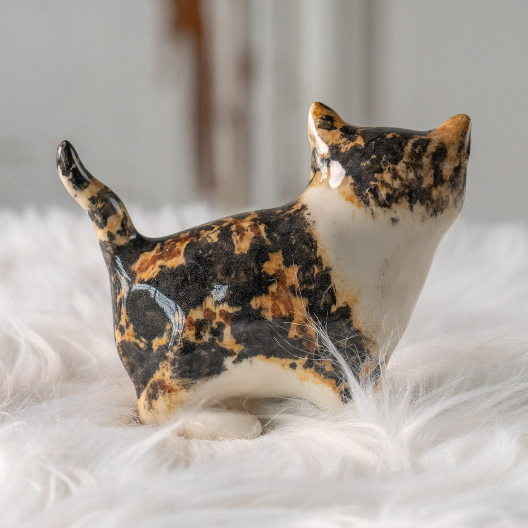 【Winstanley Cat ウィンスタンレイ キャット】ちょこんとした尻尾がキュート キャリコ 三毛猫 /25L