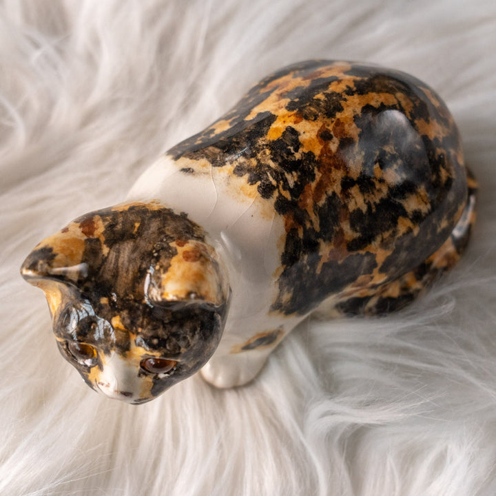 【Winstanley Cat ウィンスタンレイ キャット】姿勢を低くして獲物を狙う キャリコ 三毛猫 /25L