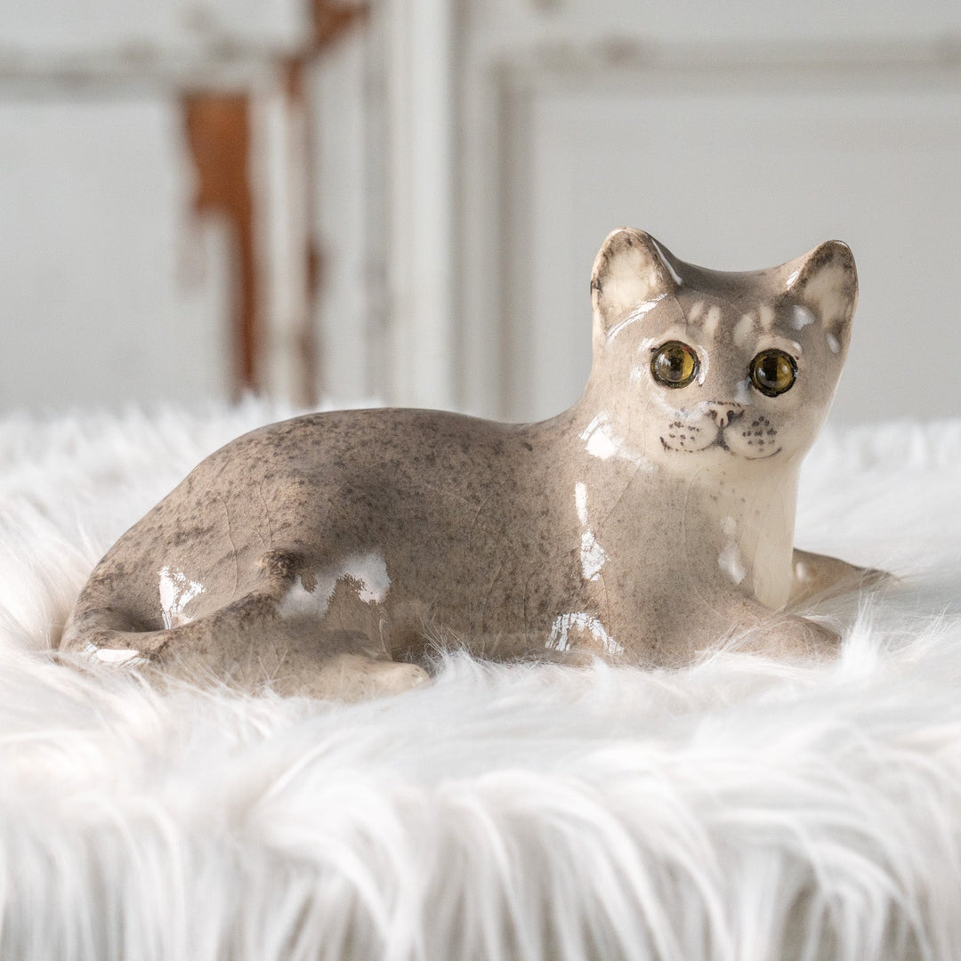 【Winstanley Cat ウィンスタンレイ キャット】リラックスして寝そべる姿に癒される グレー 灰猫 /25L