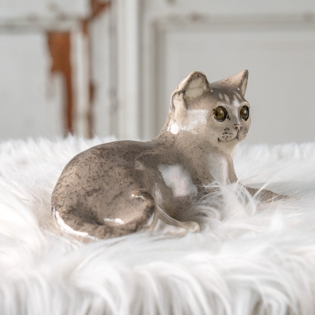 【Winstanley Cat ウィンスタンレイ キャット】リラックスして寝そべる姿に癒される グレー 灰猫 /25L