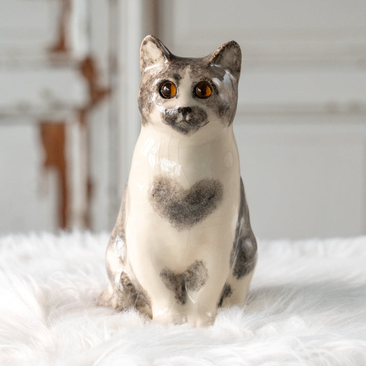 【Winstanley Cat ウィンスタンレイ キャット】胸元のハートマークがチャームポイント バイカラー ブチ猫 /25L