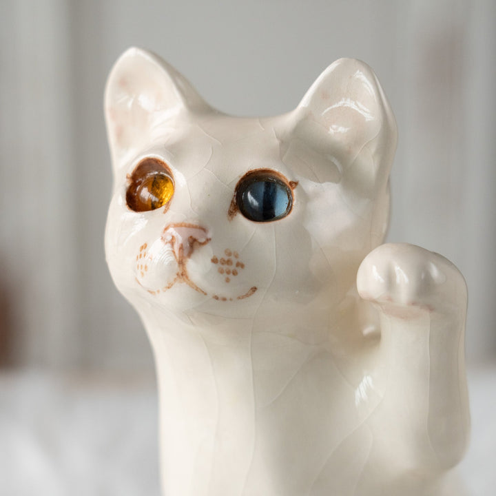 【Winstanley Cat ウィンスタンレイ キャット】招き猫を思わせるフォルムが印象的 オッドアイ スノーウィー 白猫 /25L