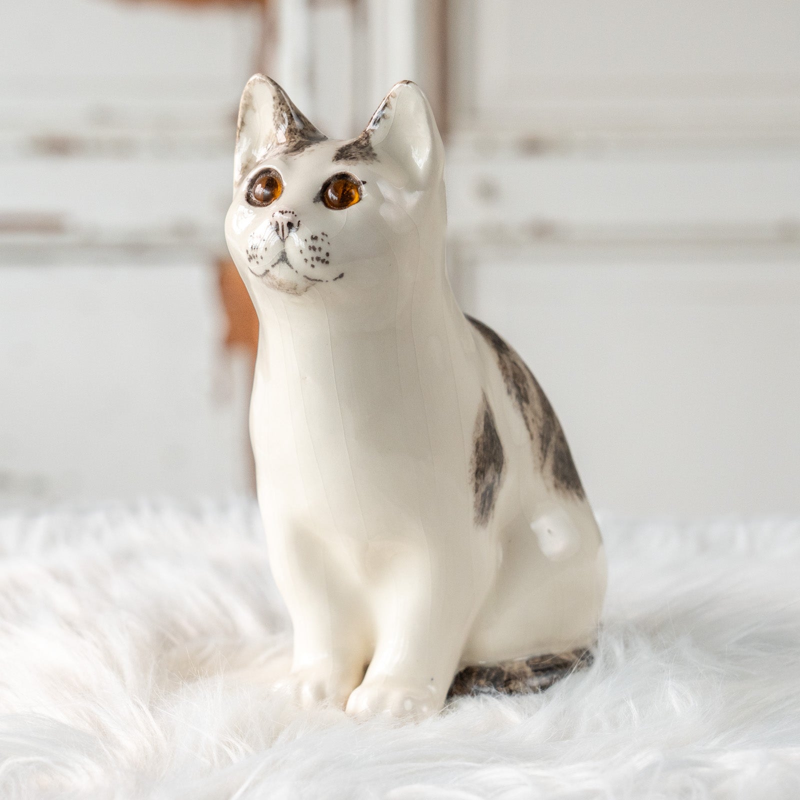 Winstanley Cat ウィンスタンレイ キャット】ちょこんと座った姿が